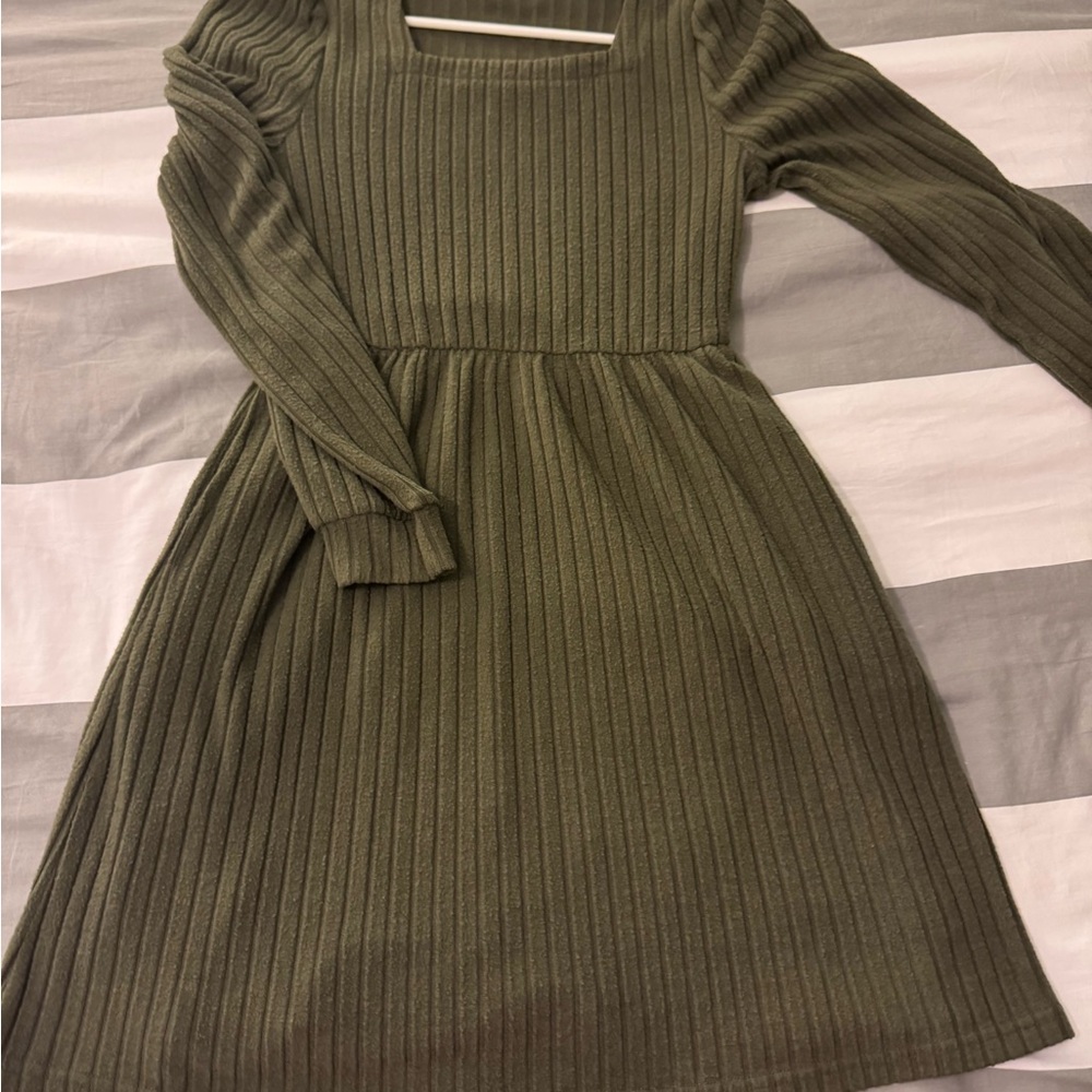 Ribbed Olive Green Dress med